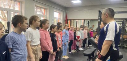 Воспитанники Серафимовской воскресной школы посетили спортивный клуб «Факел»