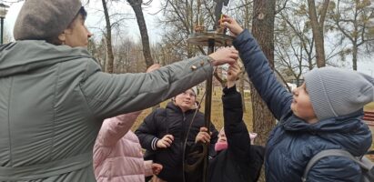 Волонтёрская экологическая акция Серафимовской воскресной школы «Поможем зимой птицам»